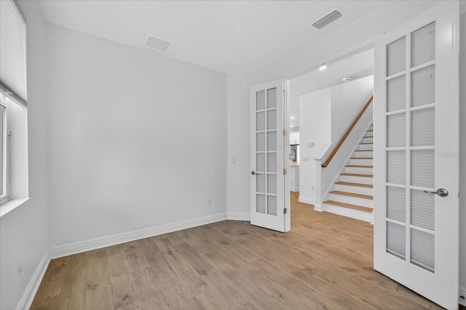 Office / 5th bedroom