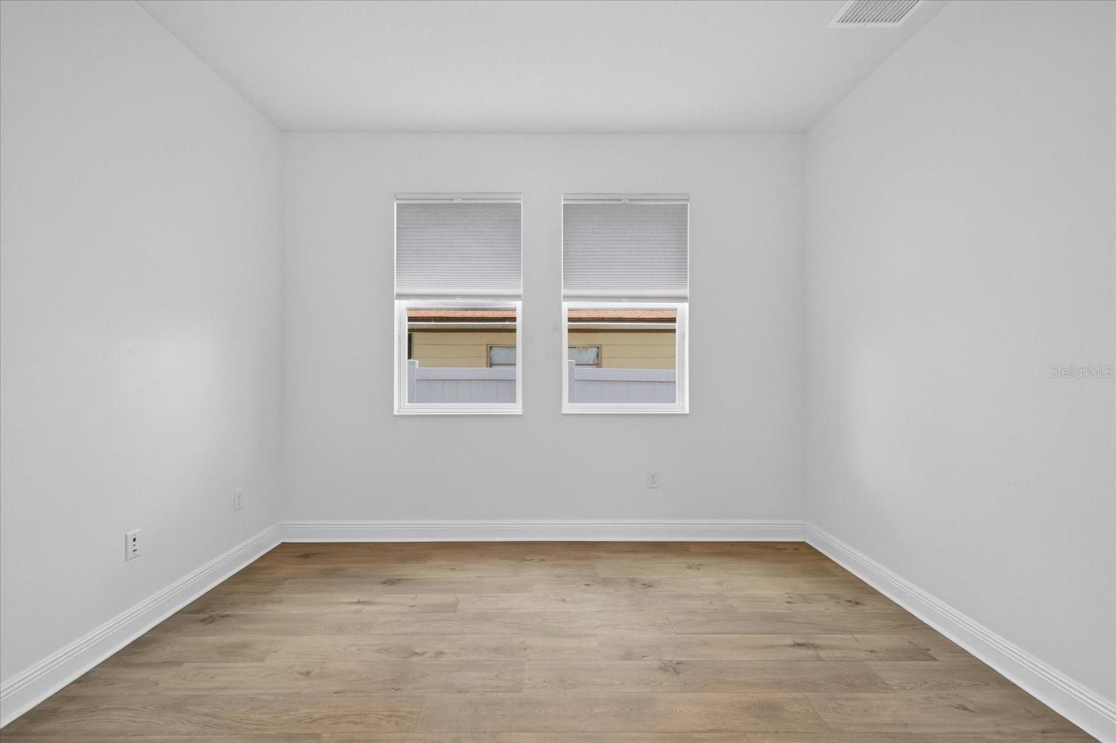 Office / 5th bedroom
