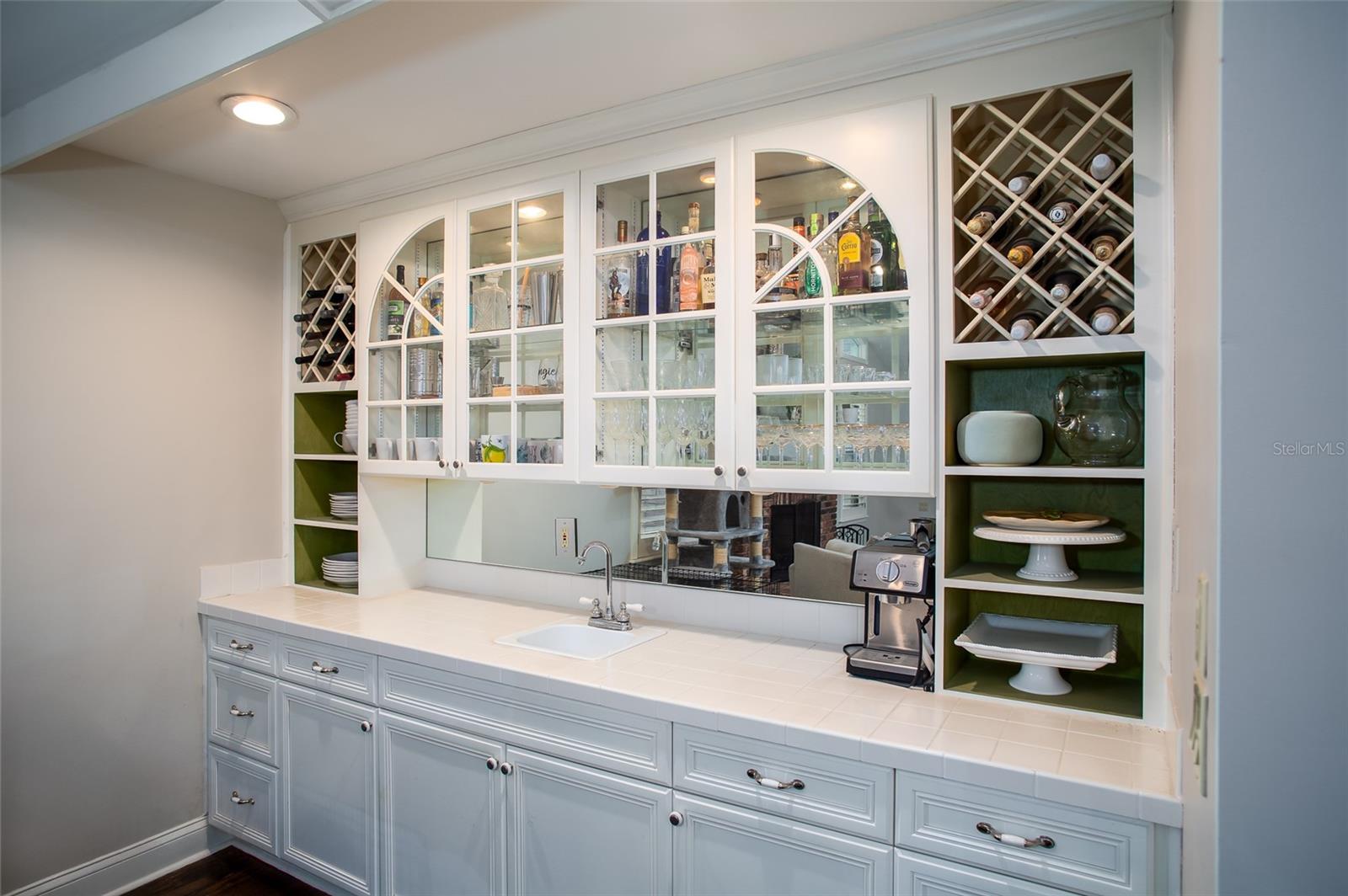 wet bar family room