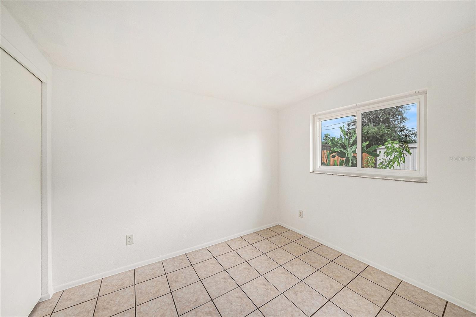 Second bedroom.