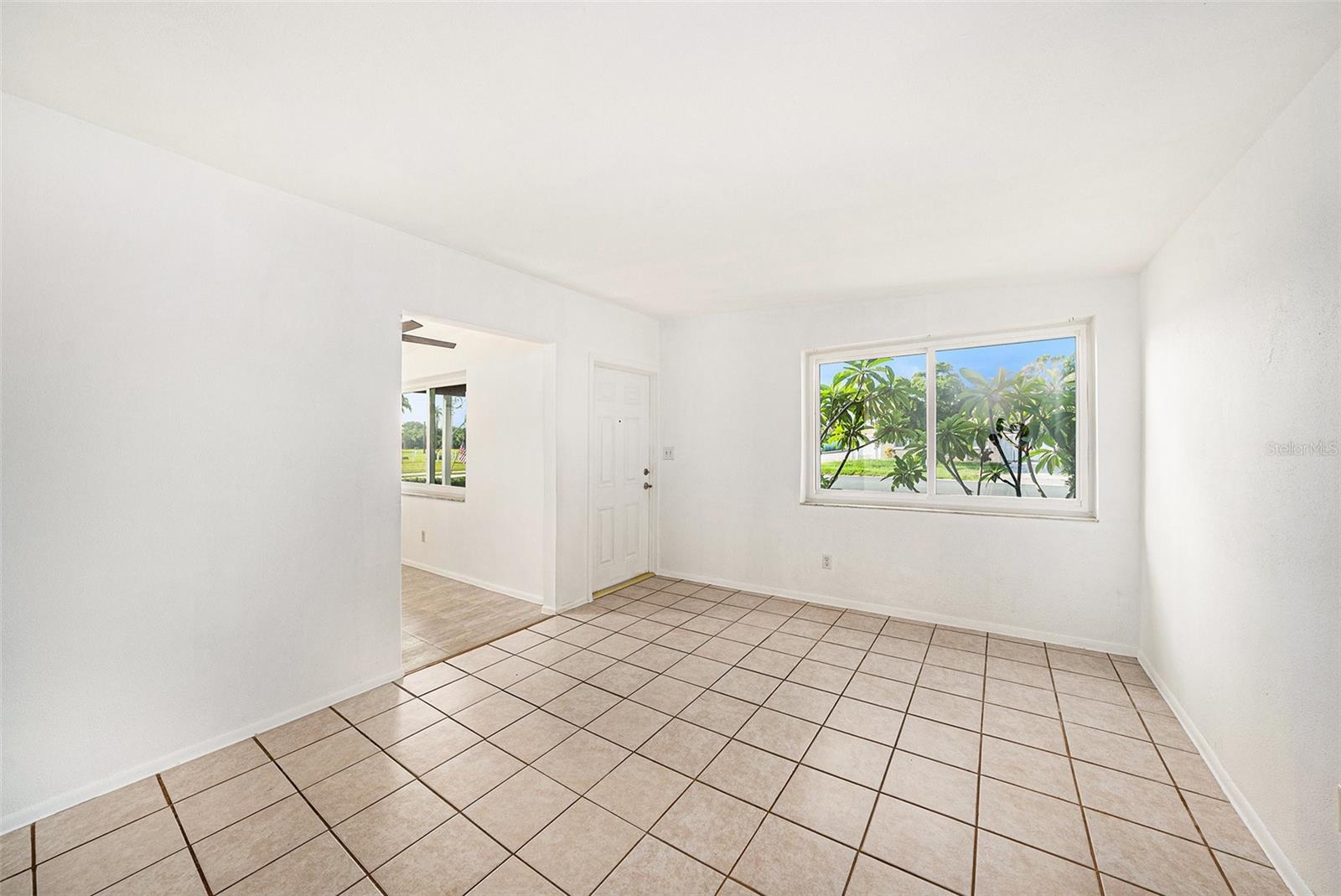 Nice view towards the front and kitchen.