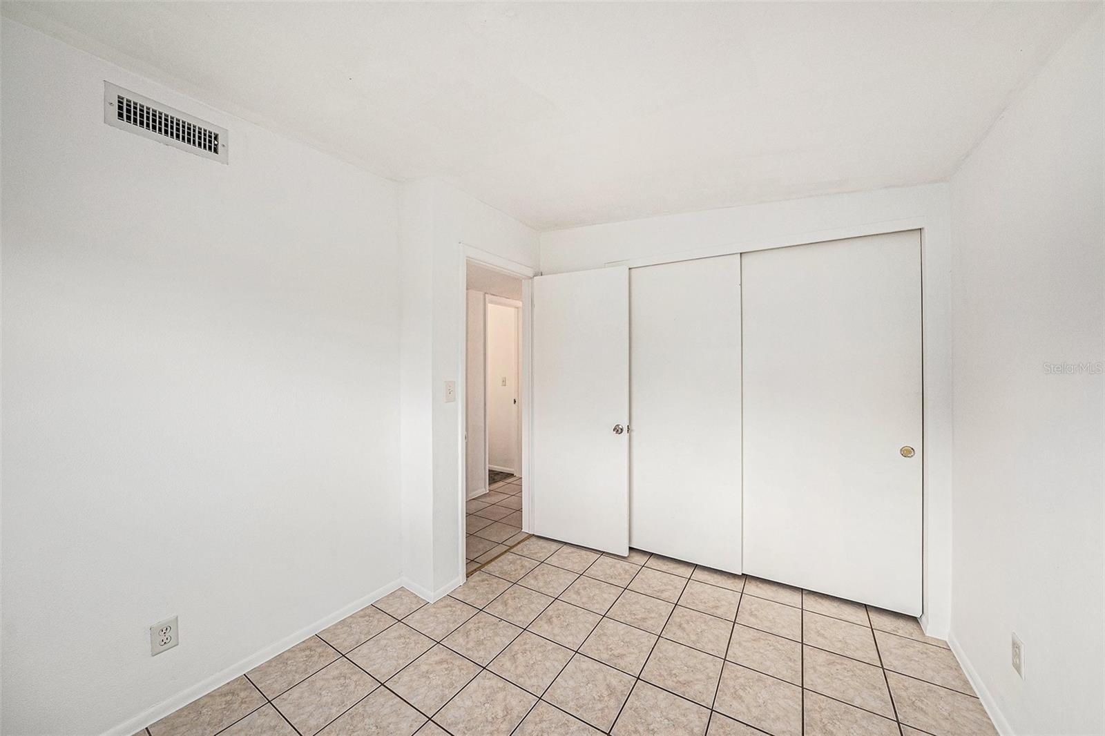 Second bedroom.