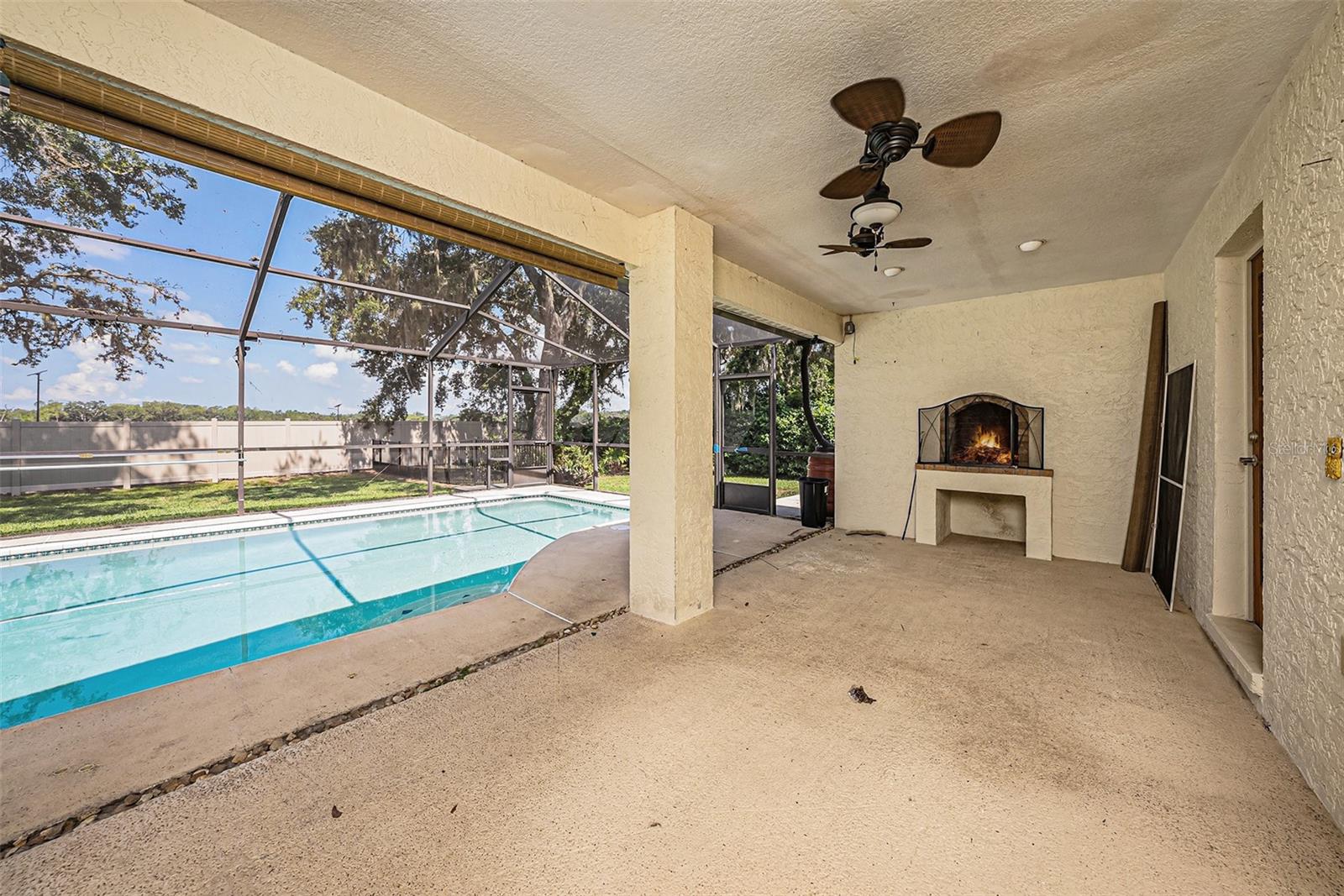 Out Door Patio with Fireplace