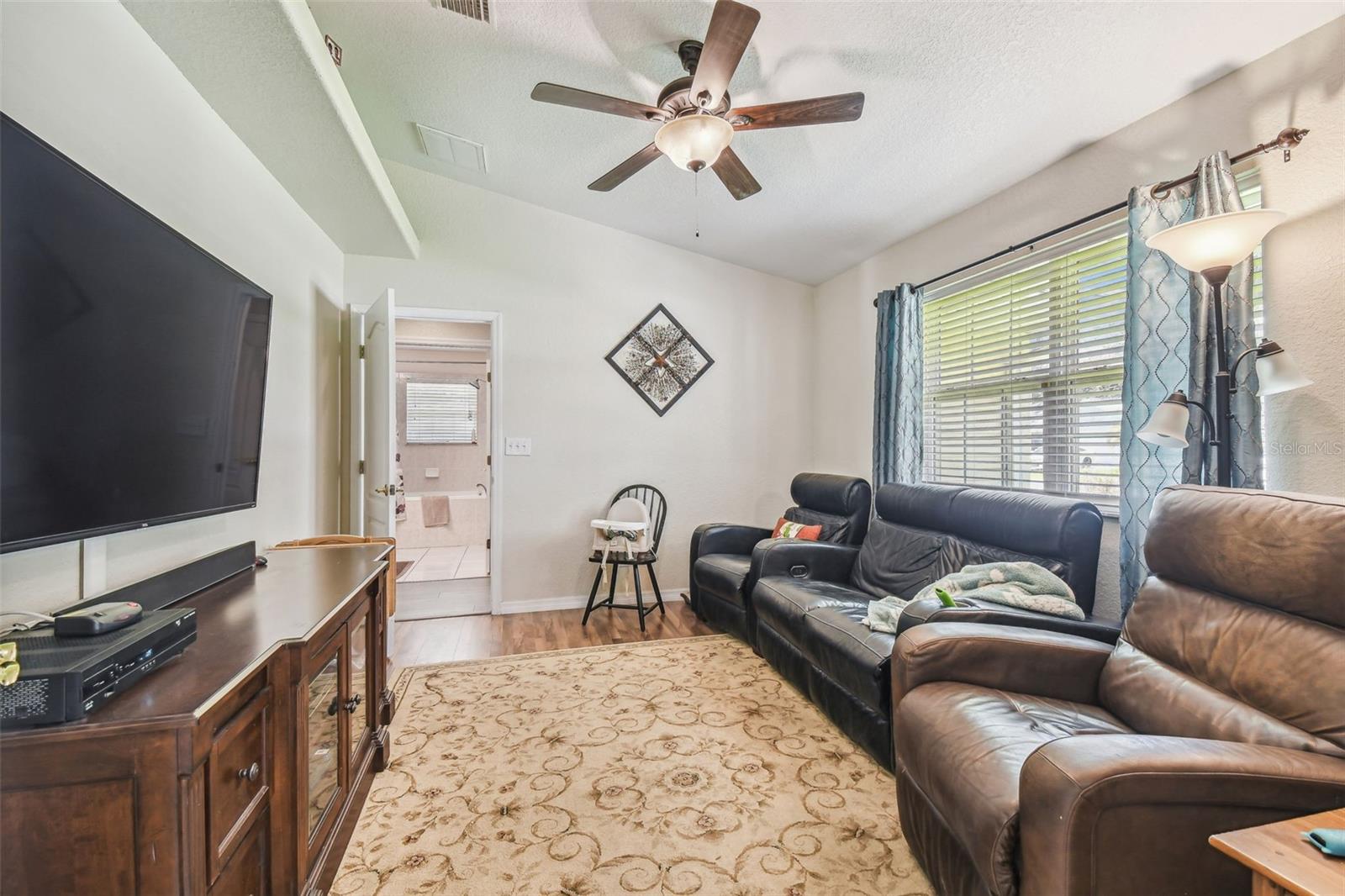 office or possible 4rth bedroom