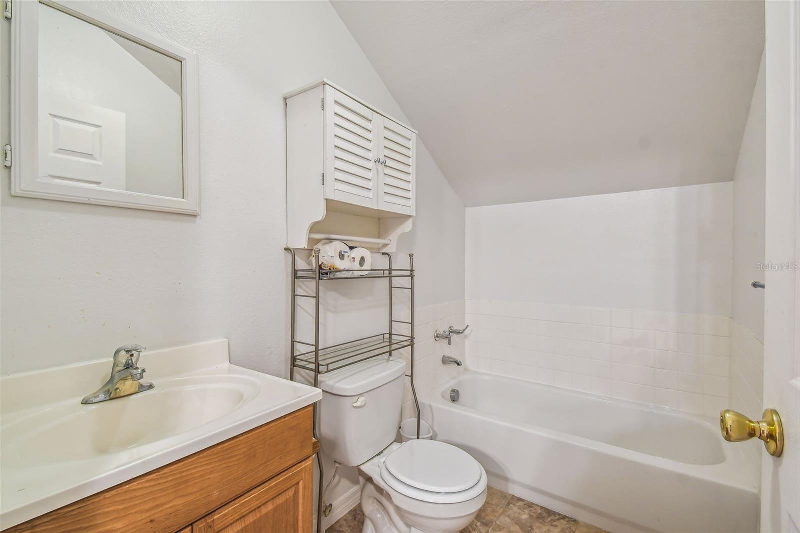 apartment full bath 5