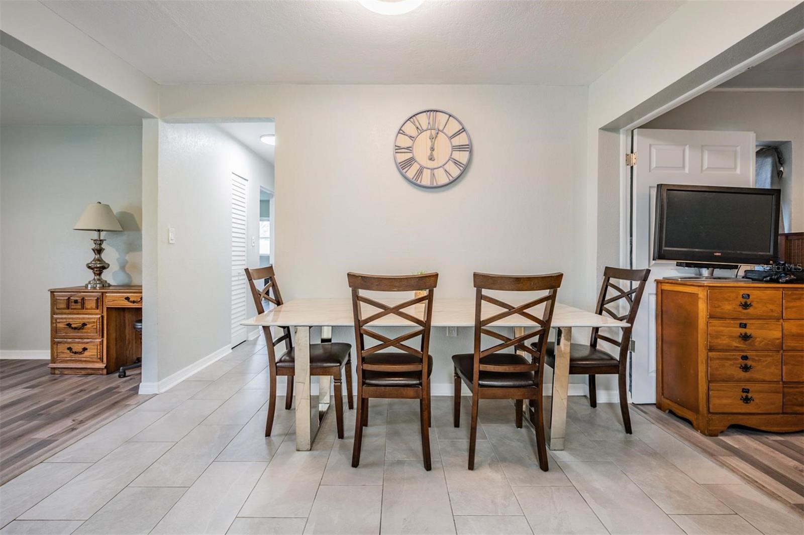 Eat-In Kitchen