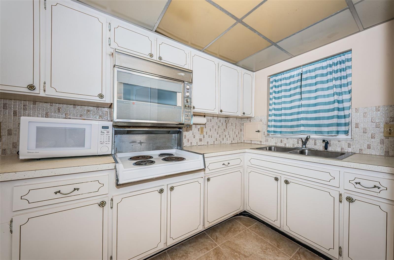 Vintage kitchen - ready for your personal design
