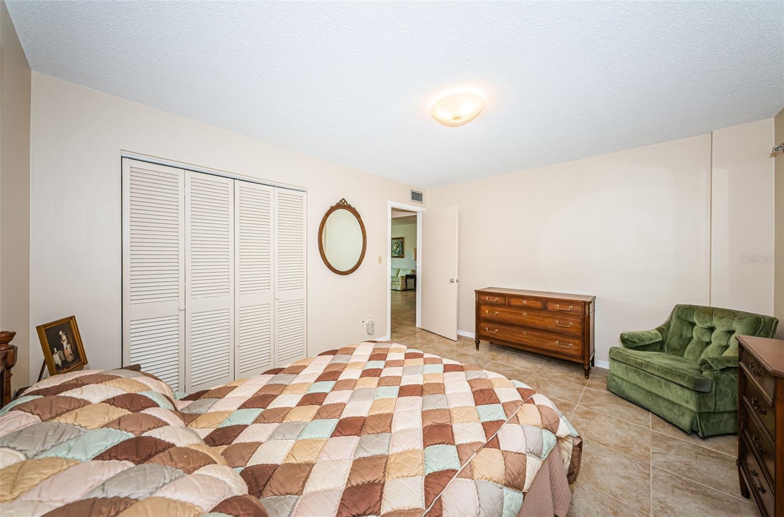 Guest bedroom