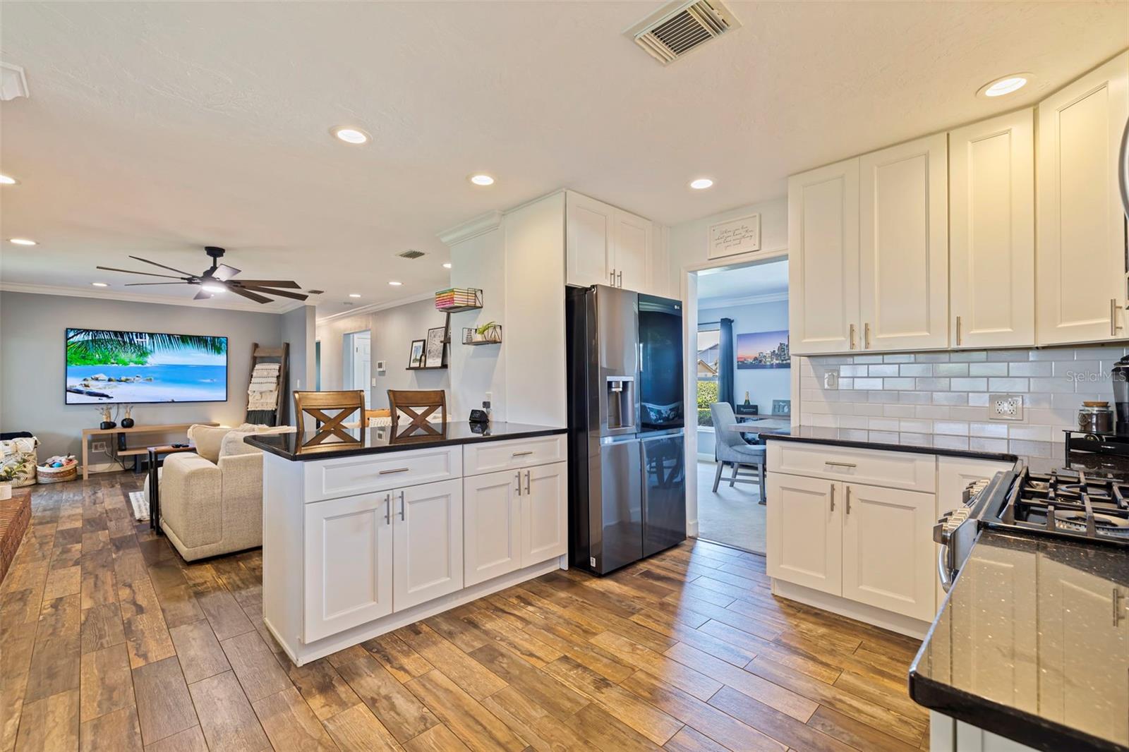 Kitchen (Smart Fridge)