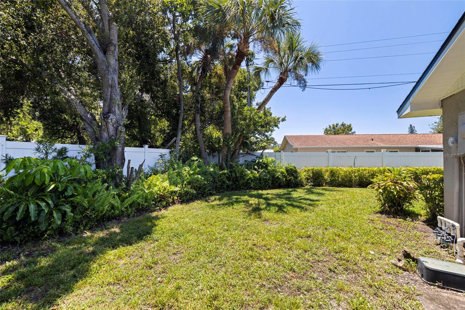 Side yard, room for Boat/RV