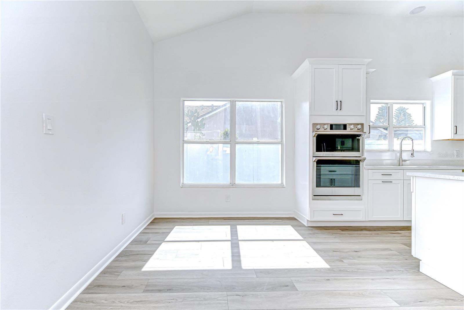 Breakfast nook!