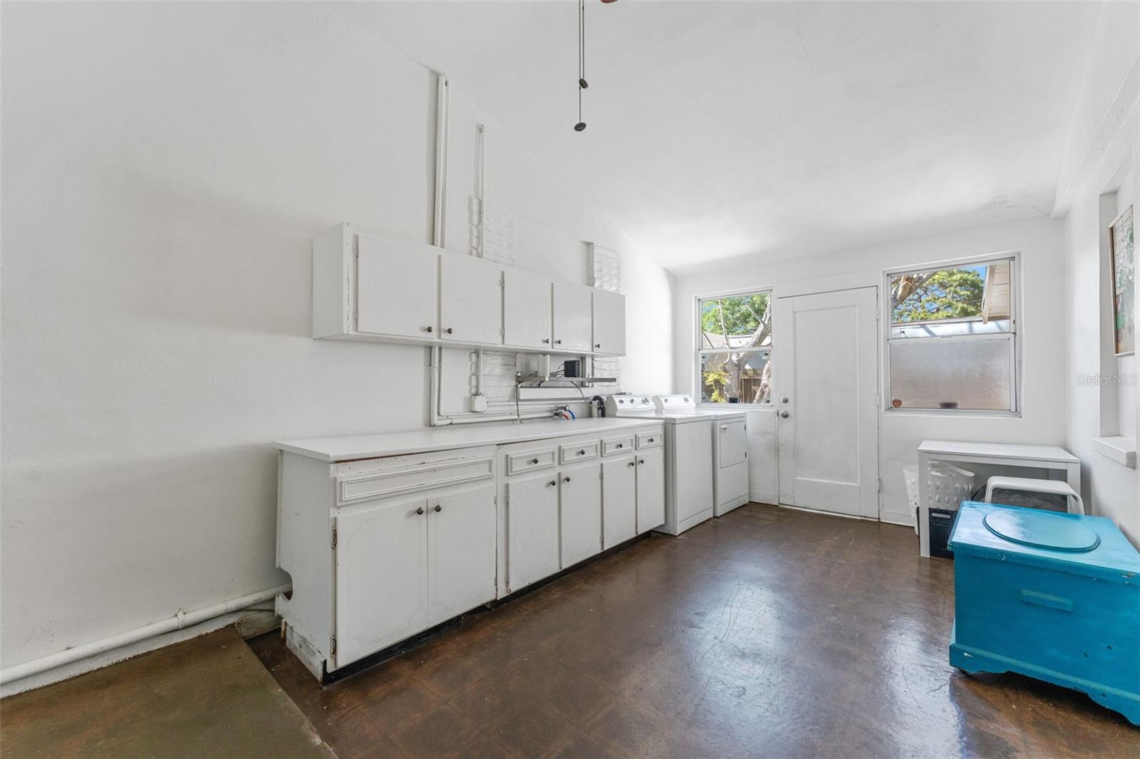 Shared Laundry breezeway