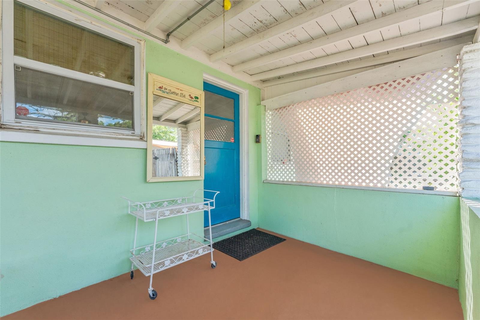 Entrance for rear Unit