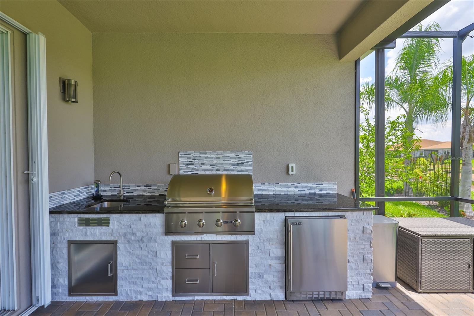 Outdoor Kitchen