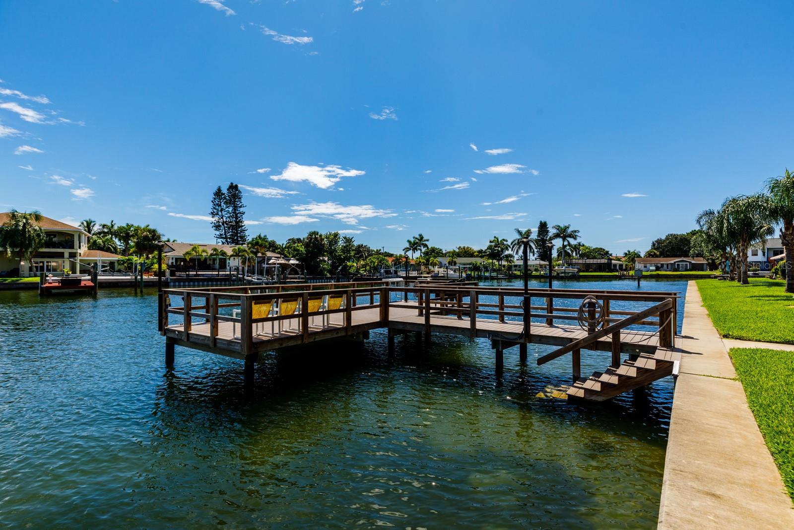 Pier w/Stairs to water