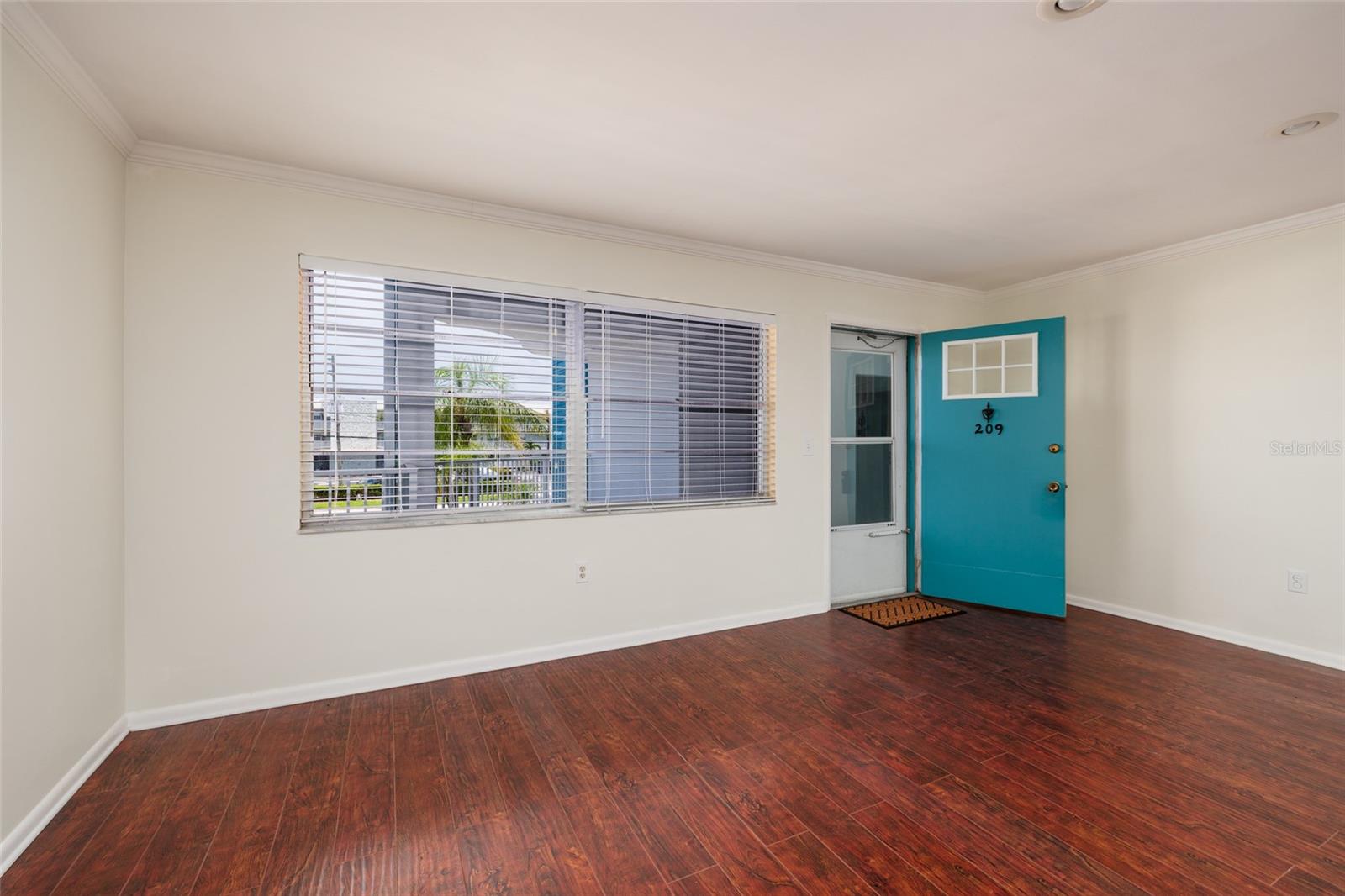 Large living room windows with tropical views. Screened storm door.