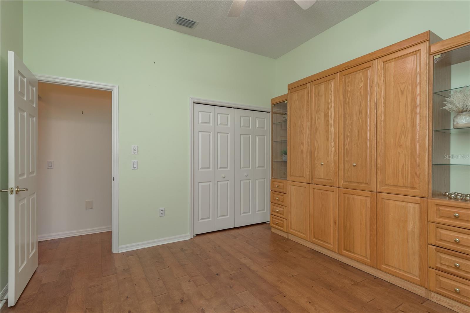 Office/Den/Guest Bedroom