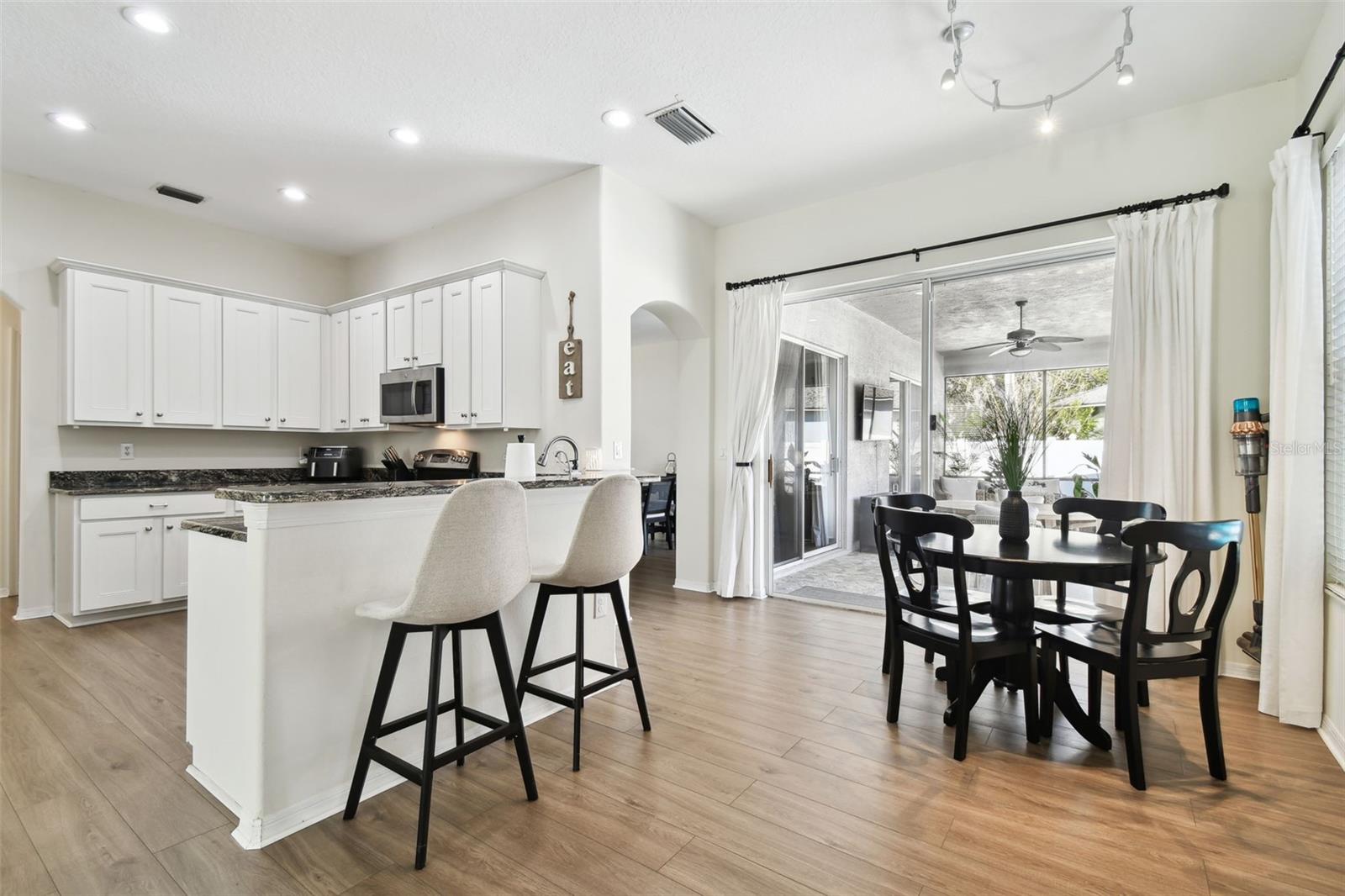Eat-in Kitchen