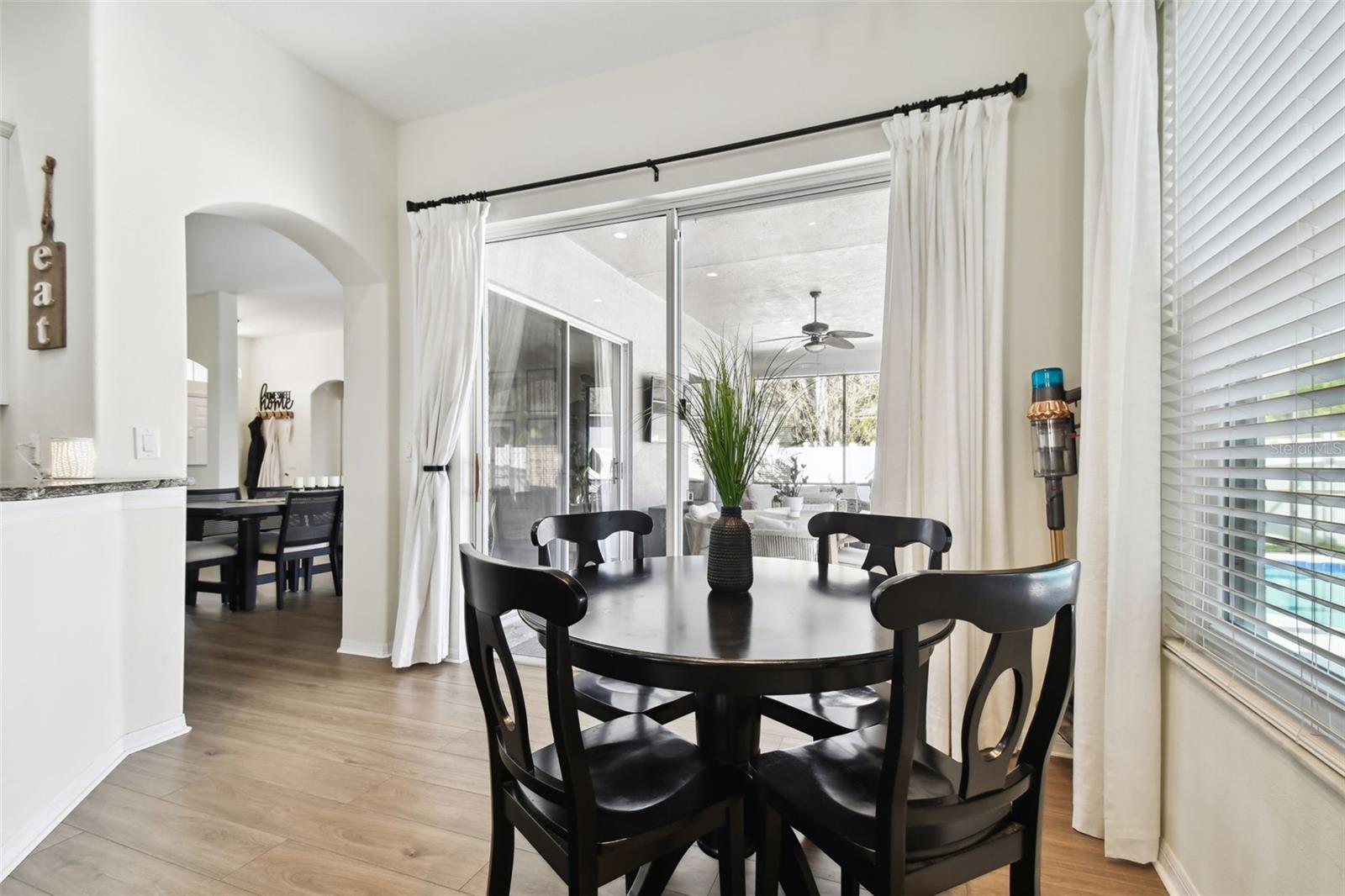 Eat-in Kitchen