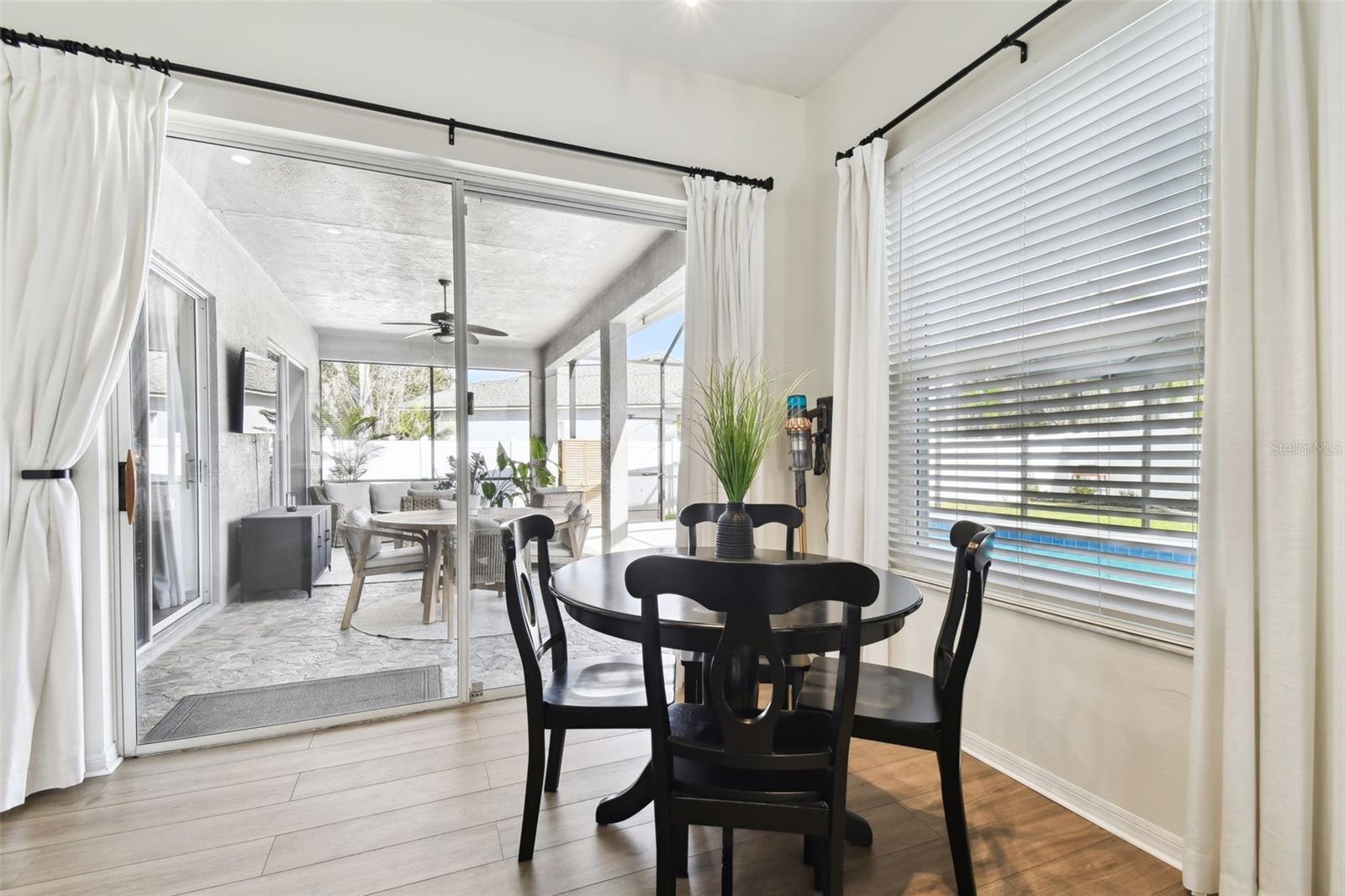 Eat-in Kitchen