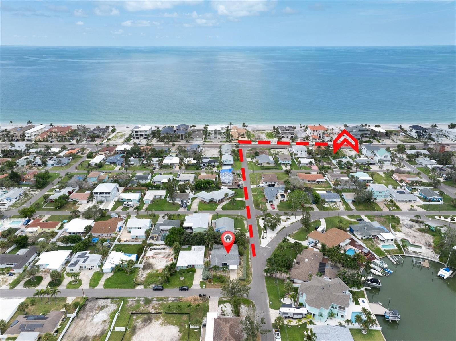 About 10 houses to beach access and Private Parking for Redington Residents