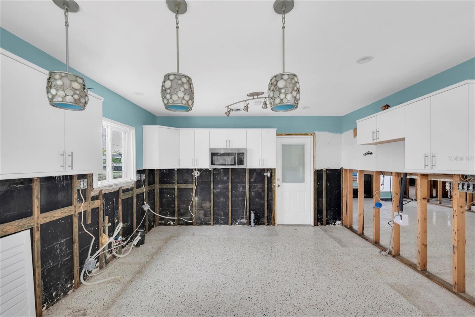 Notice outline of cabinets where quartz used to be