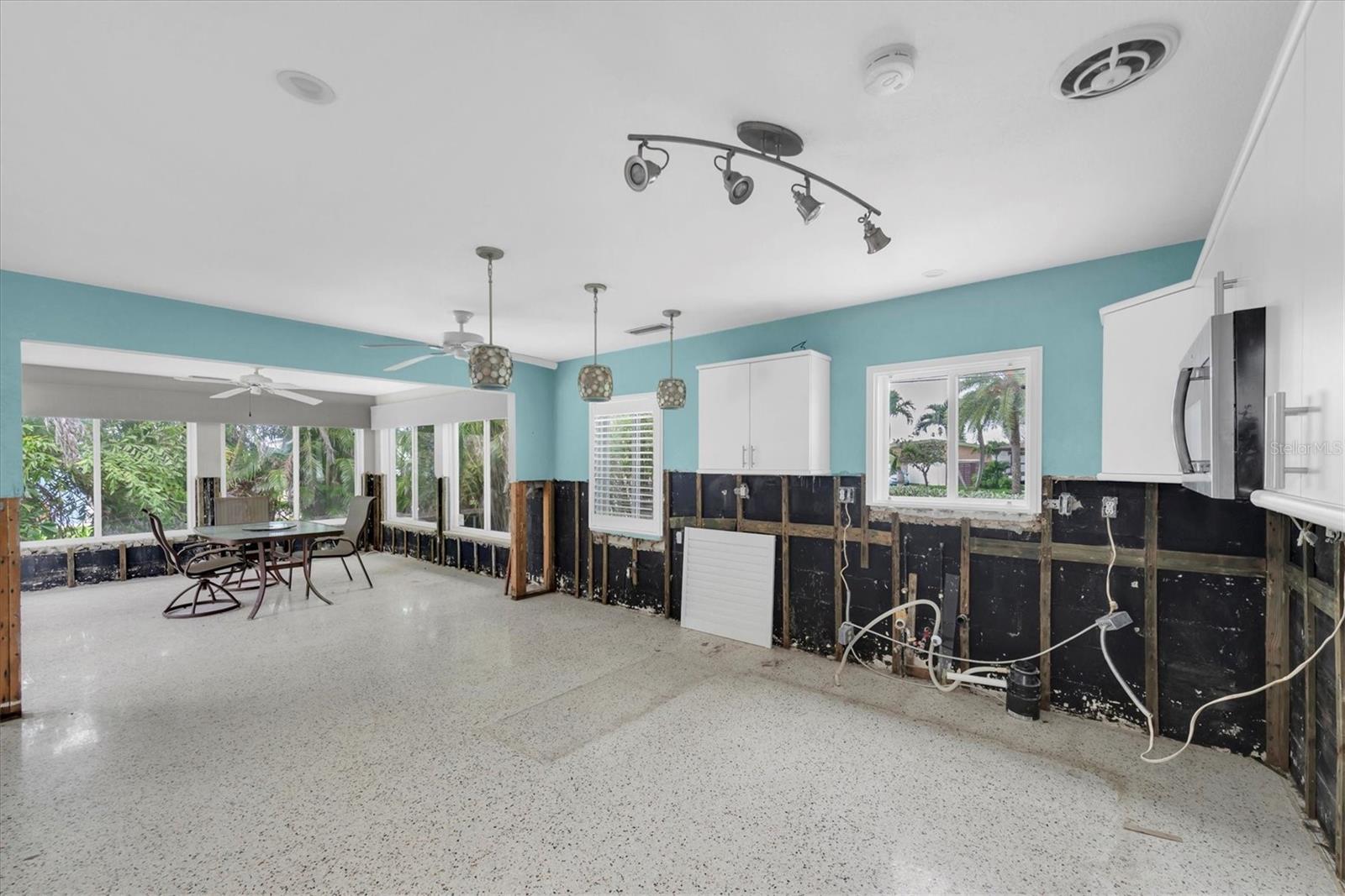 Family room Kitchen combo