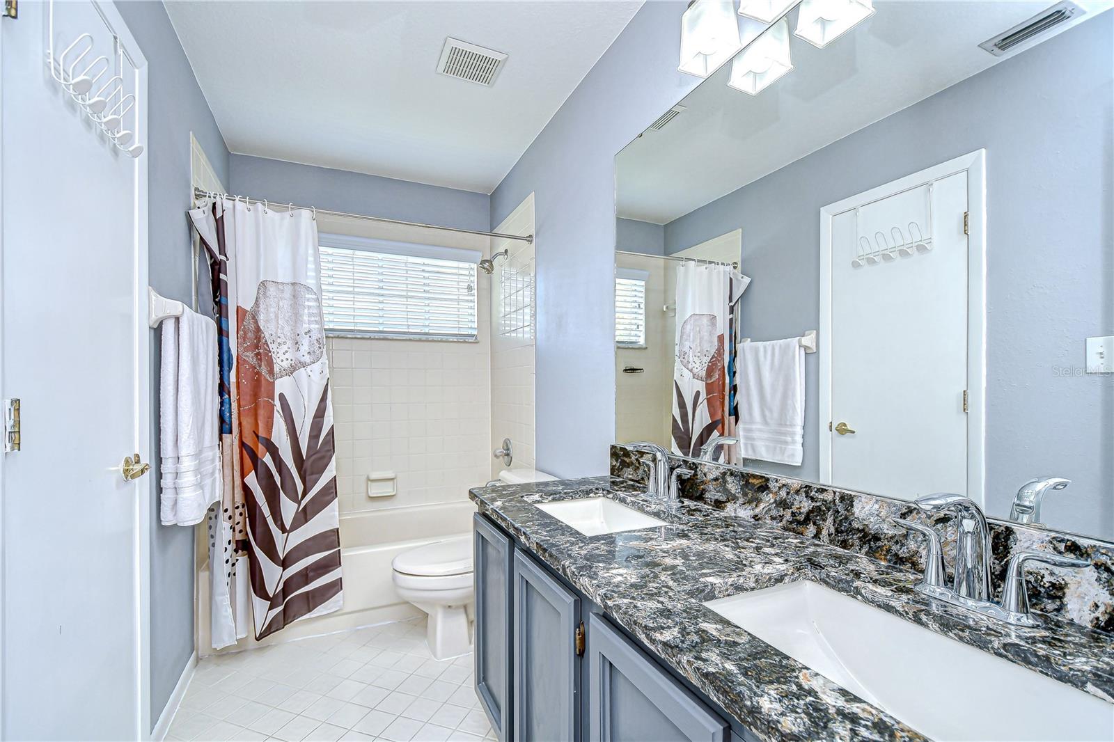 Upstairs ensuite bath