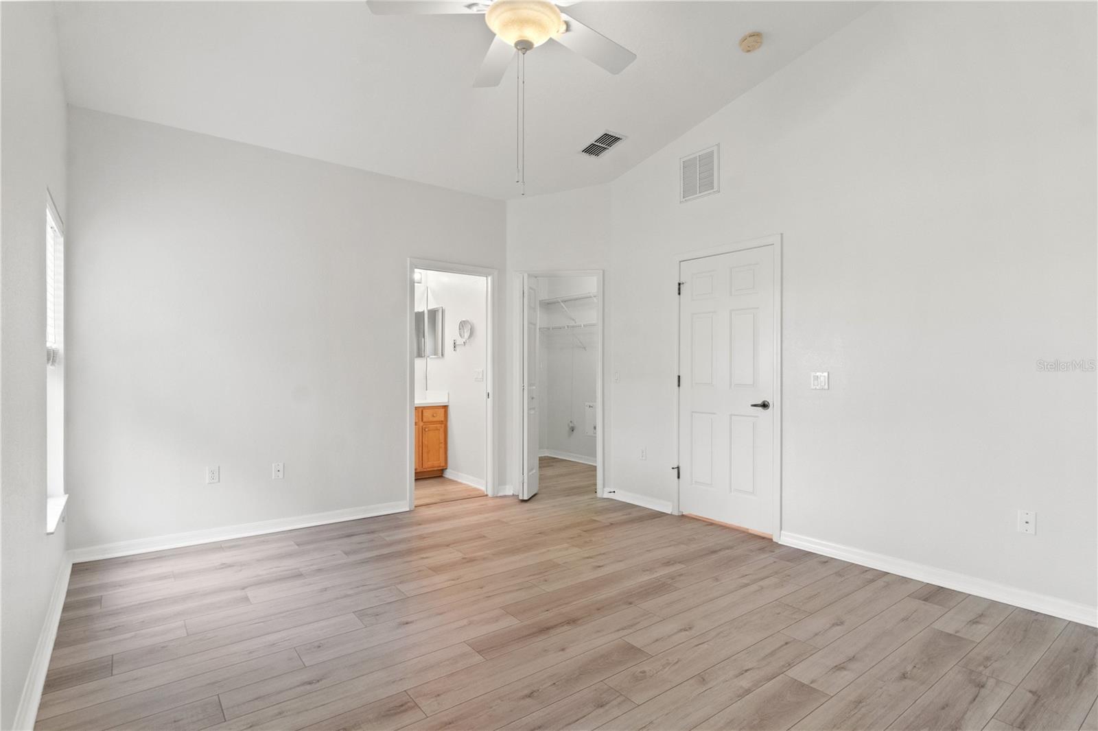 Primary Bedroom w/ Walk In Closet