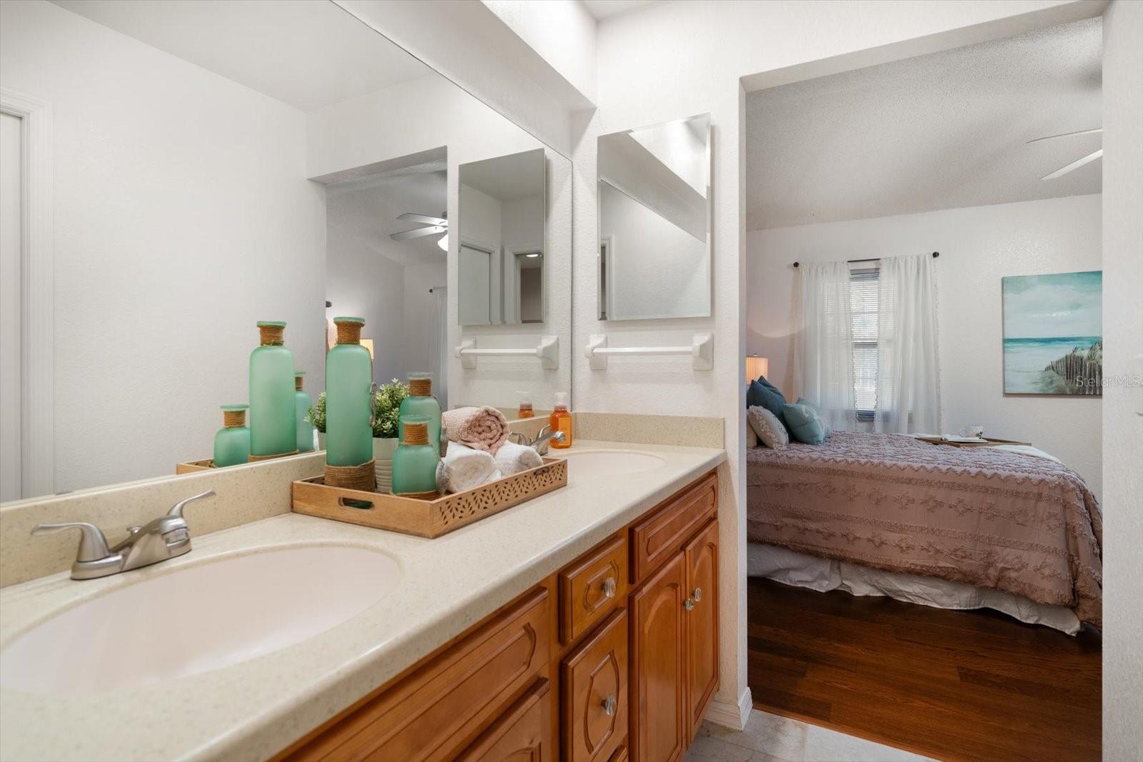 Dual vanity.