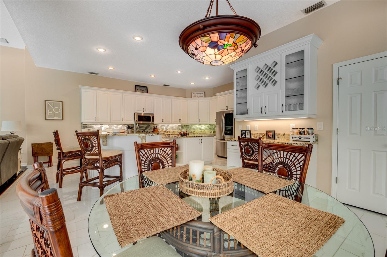 BREAKFAST ROOM