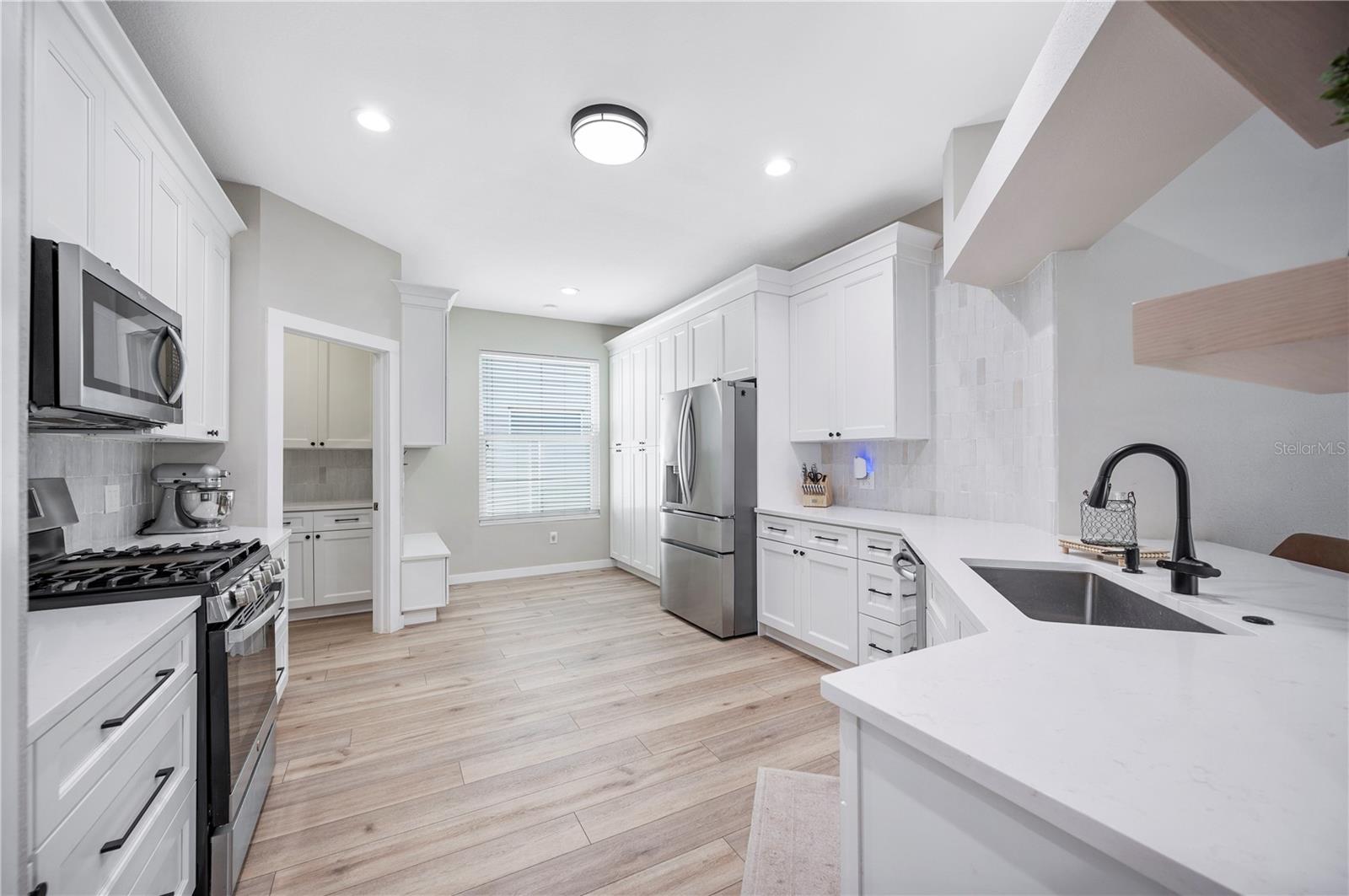 Large Kitchen Bar