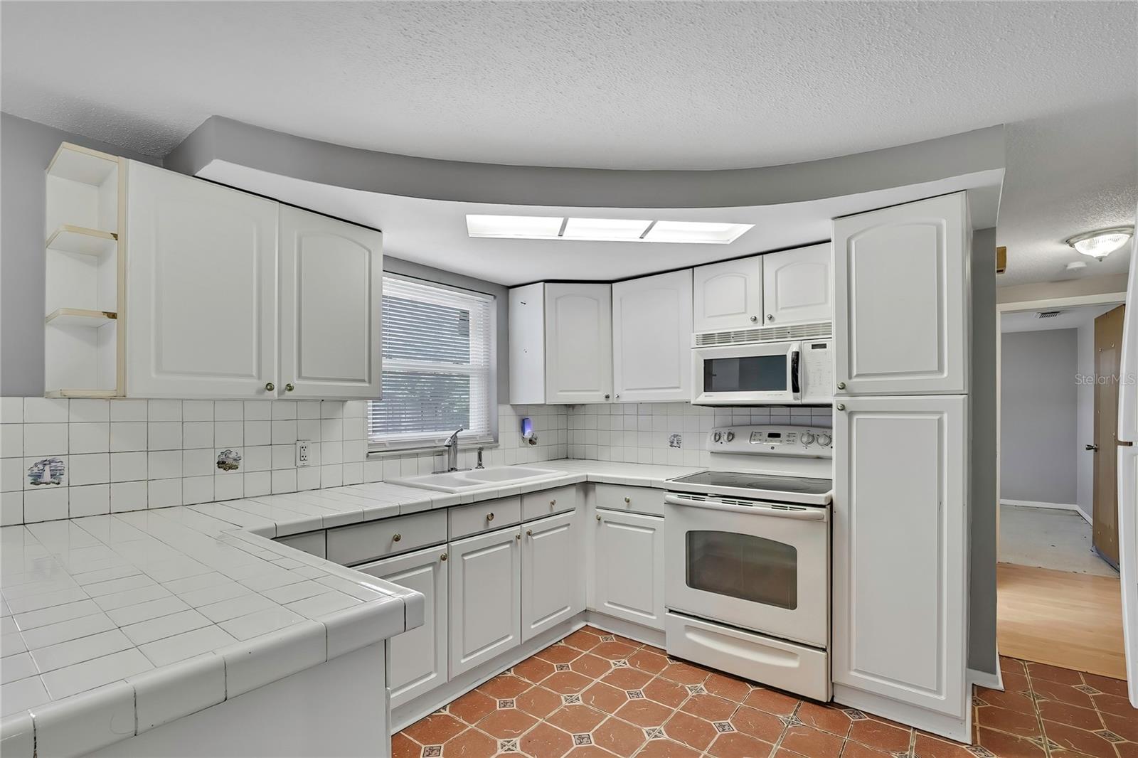 full kitchen