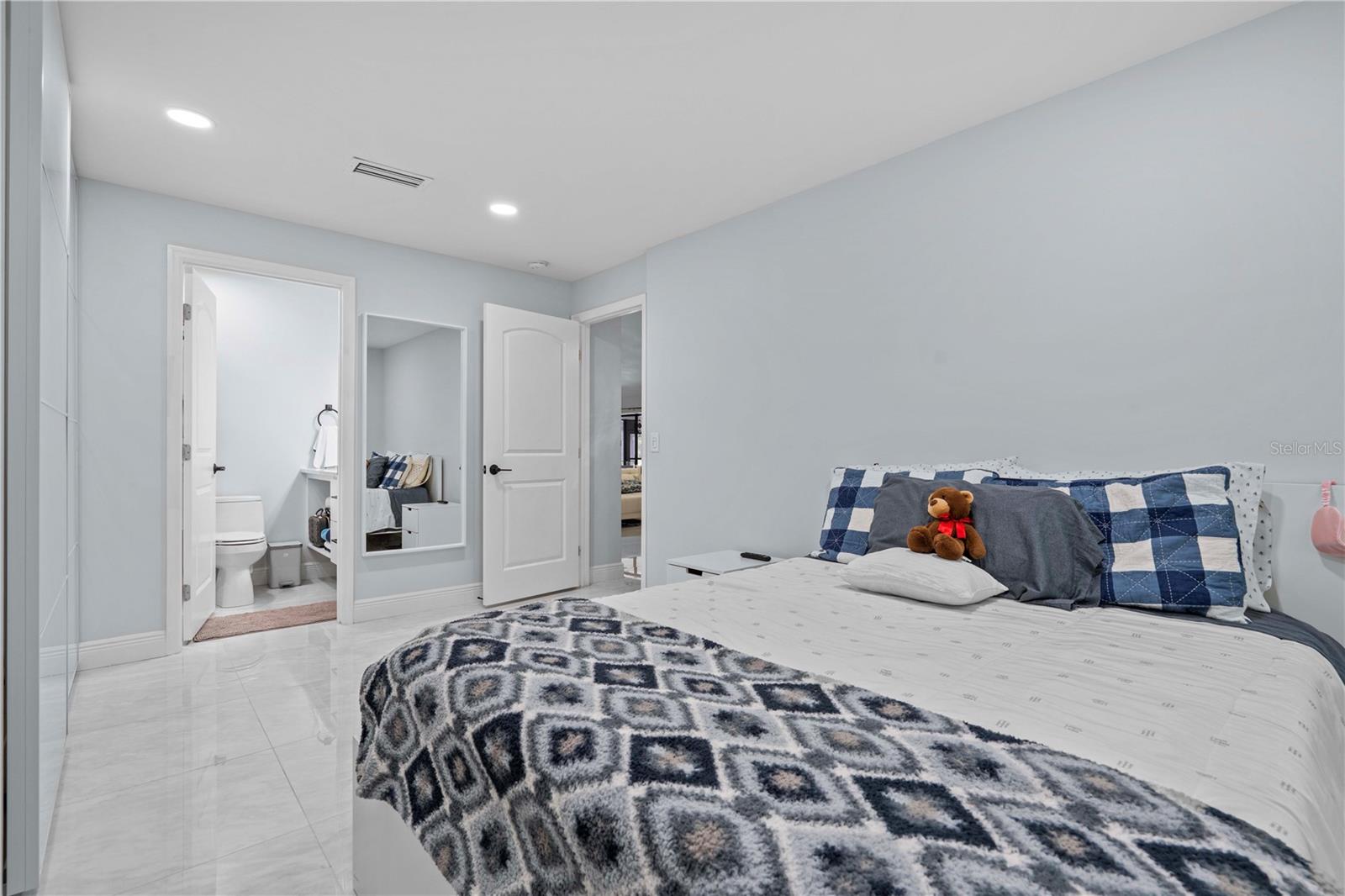 2 Bedroom