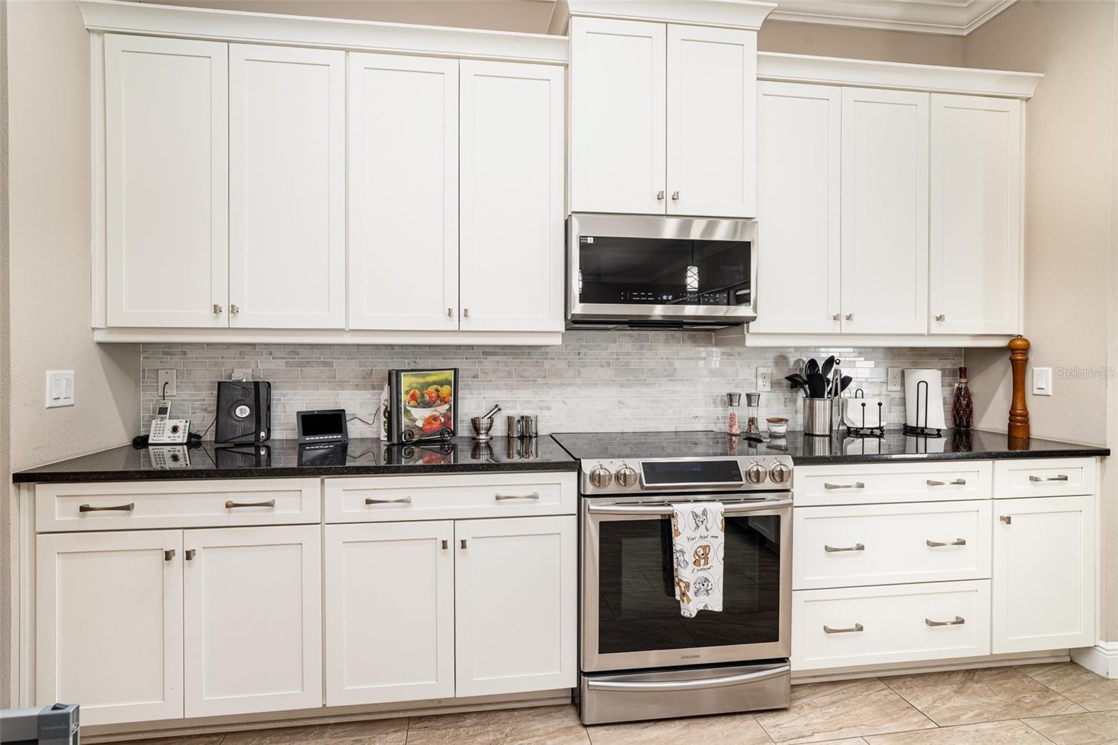 Crown molding accent