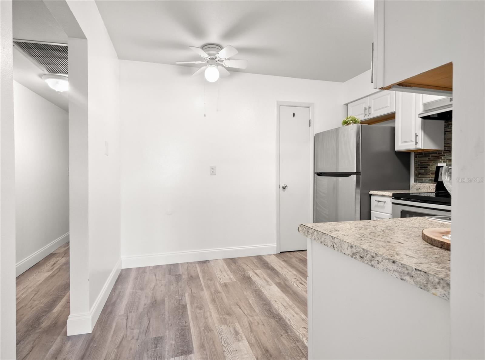 Breakfast nook area