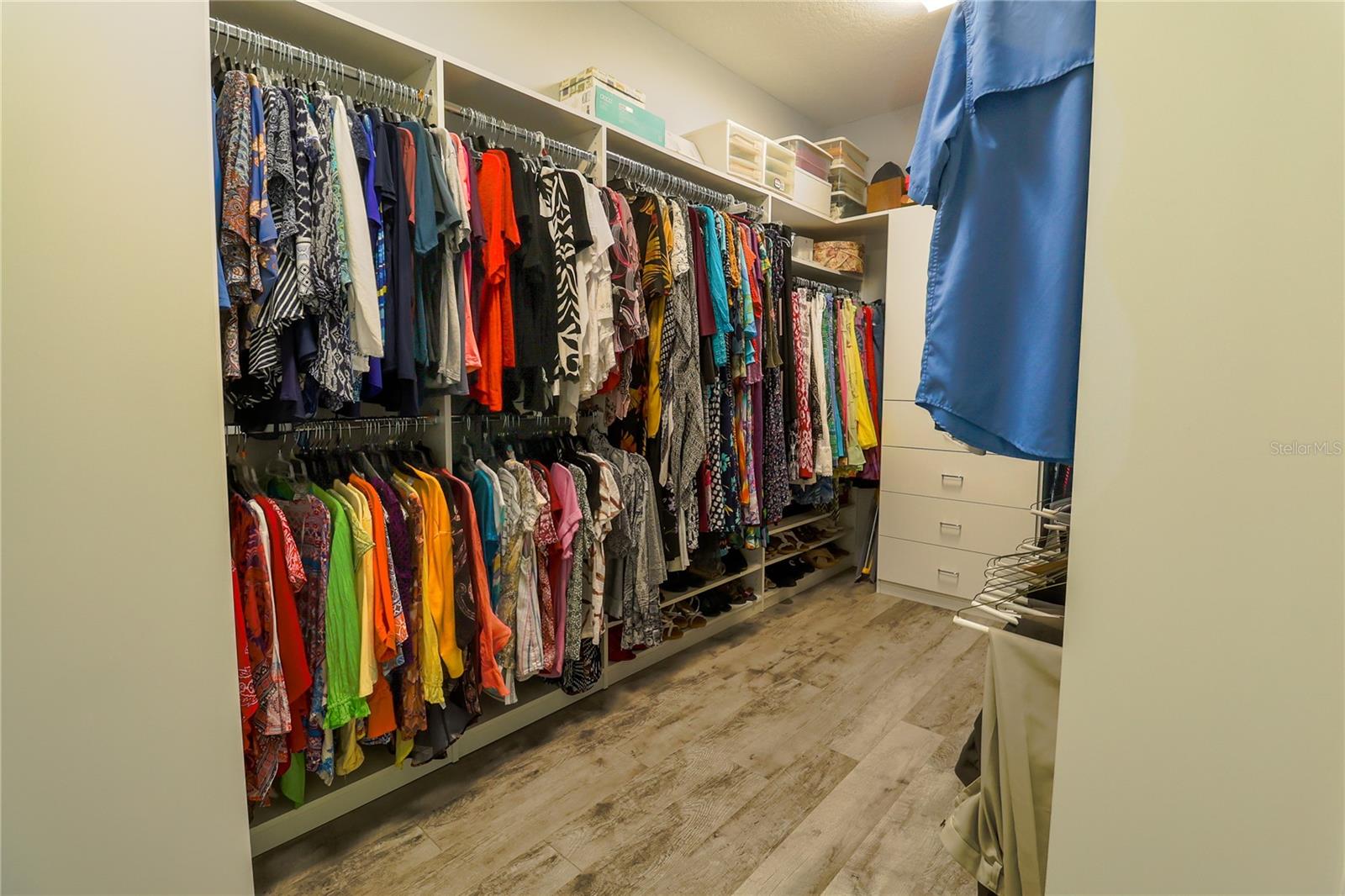 walk-in closet