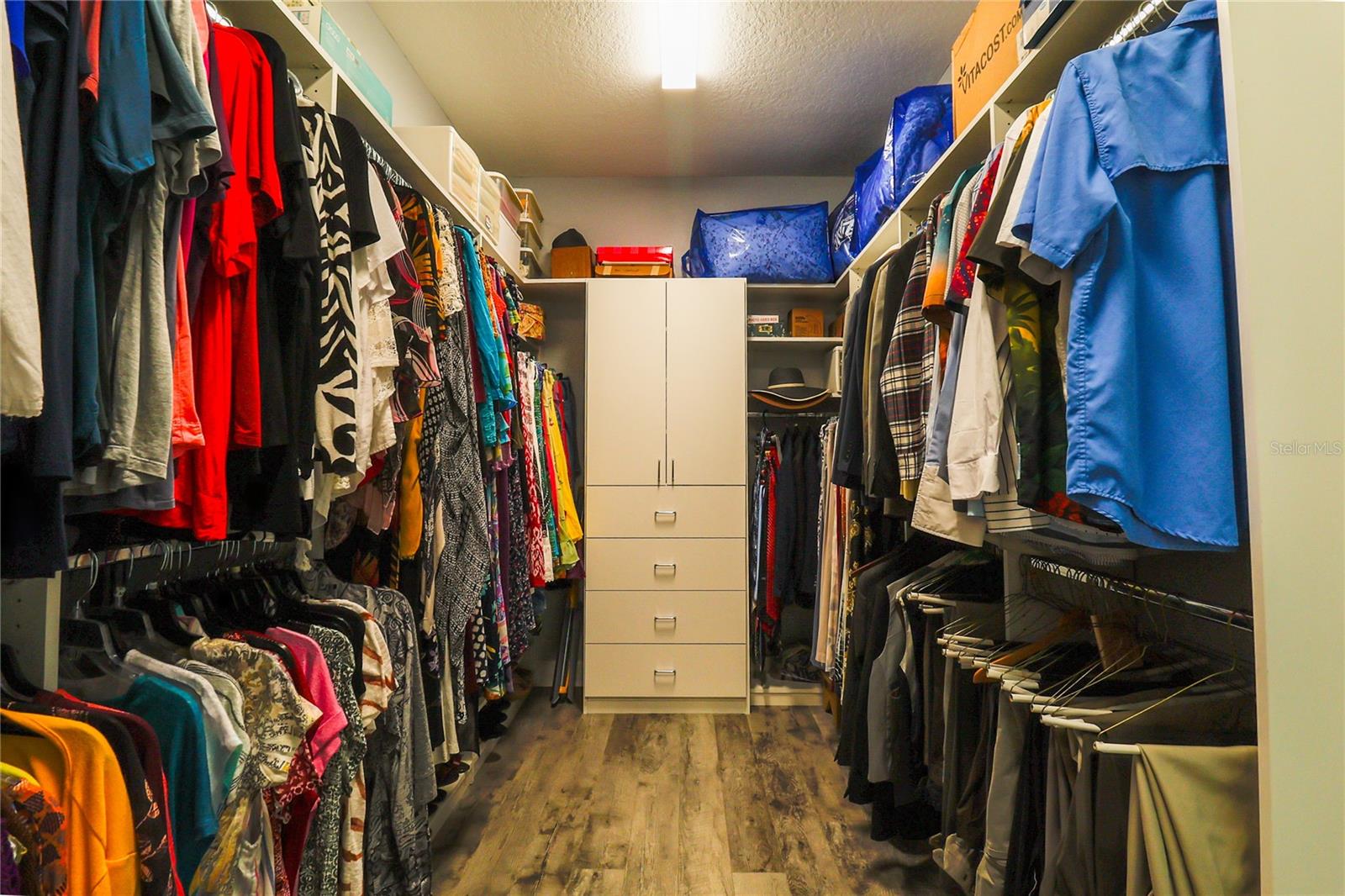 walk-in closet