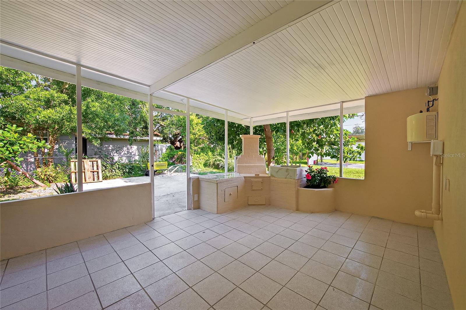 Lanai with cook area and Washer-Dryer hookup