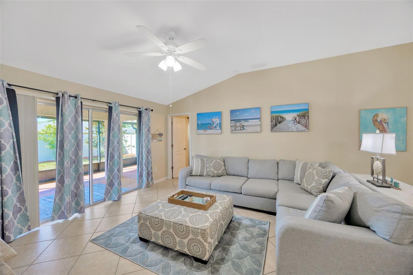 Spacious living room