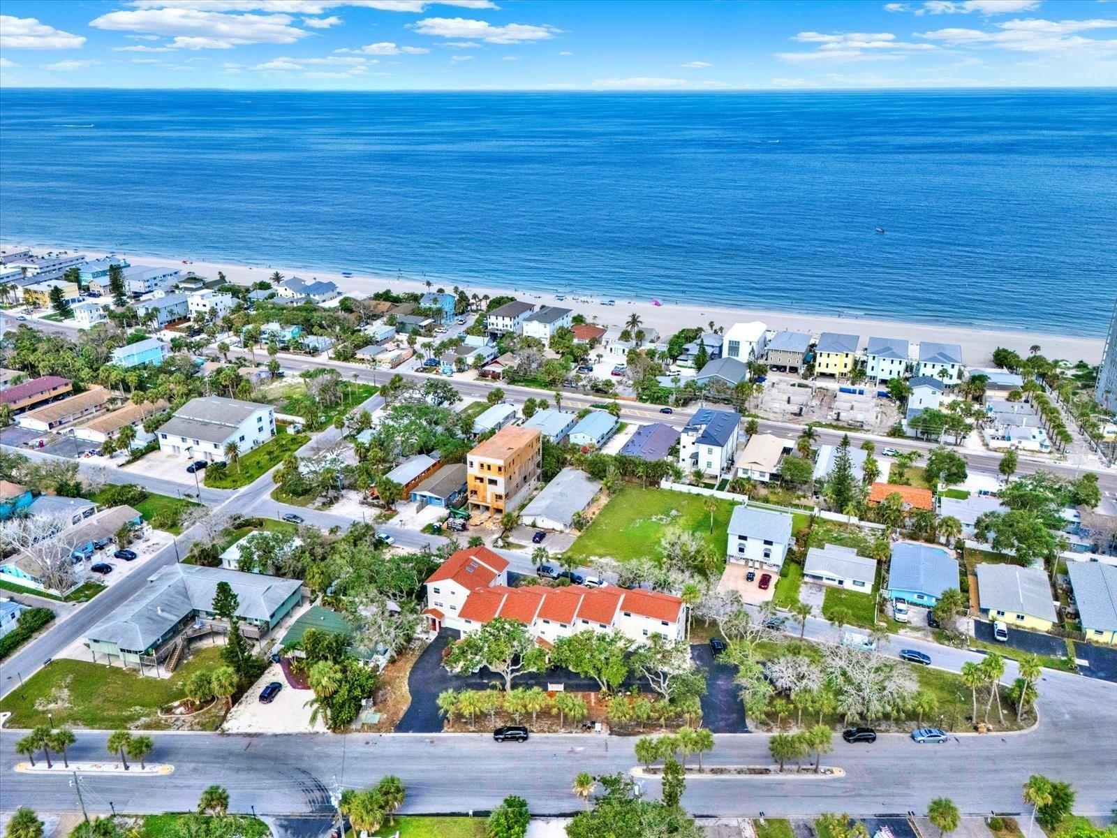 WELCOME TO HEATHER SANDS A 7 TOWNHOME/CONDO COMMUNITY.  GREAT LOCATION. THIS IS THE EAST SIDE LOOKING WEST AT THE GULF.