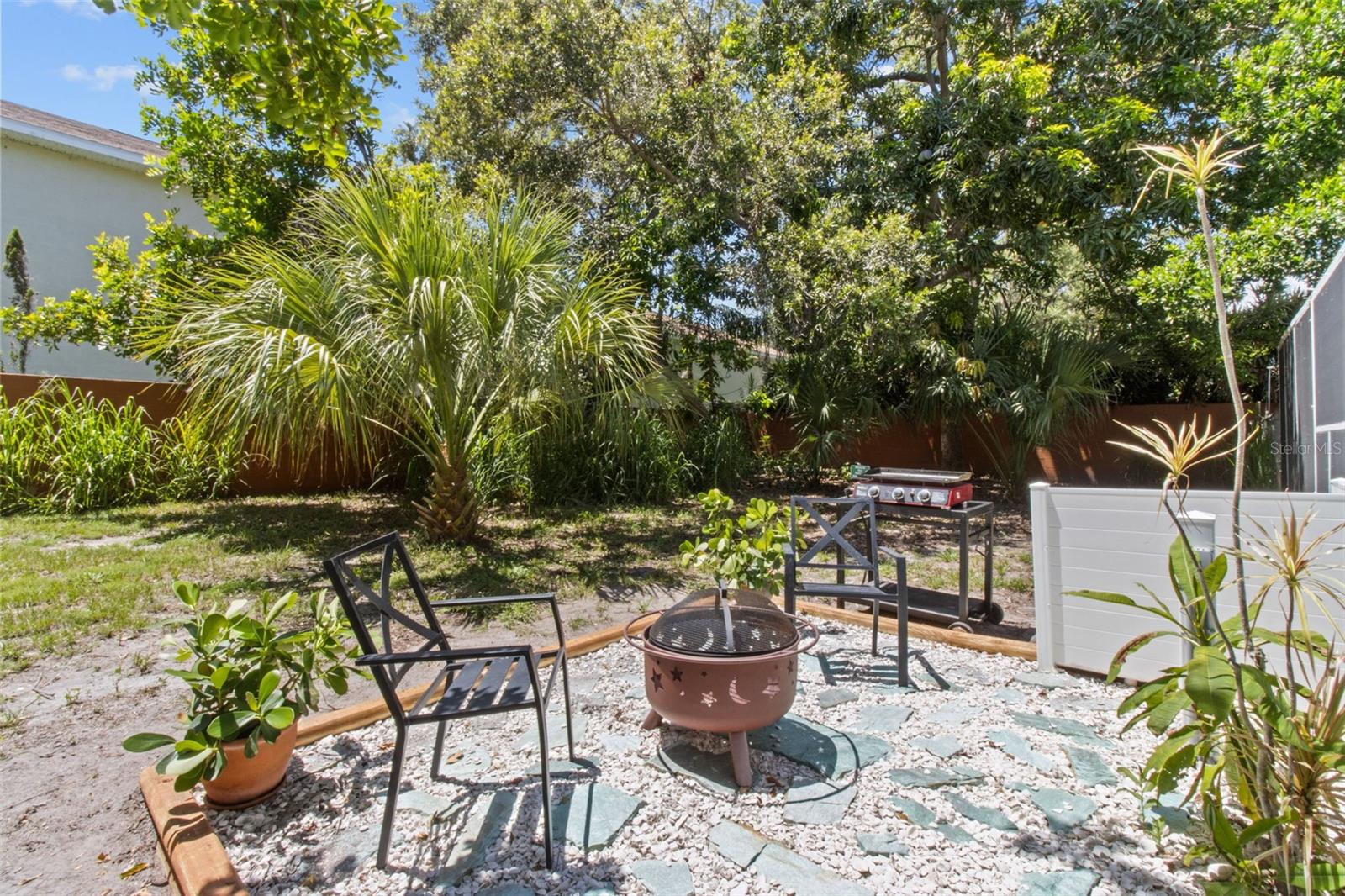 Firepit and grill.