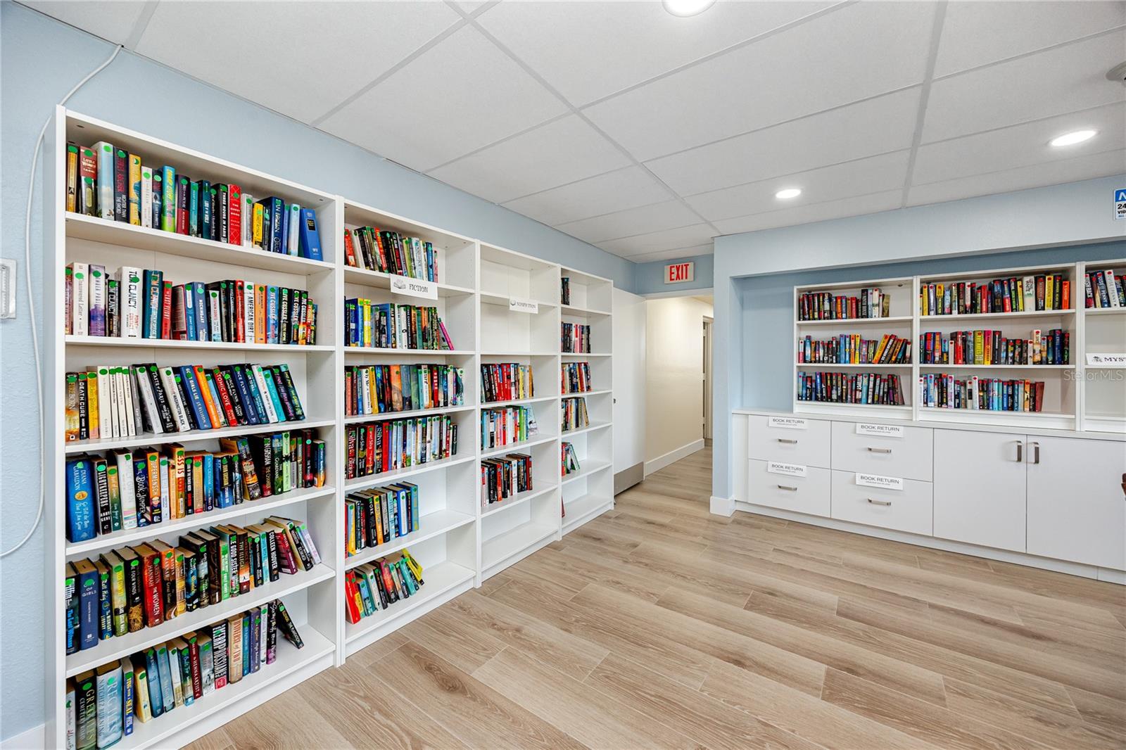 Clubhouse Library at 17940 Gulf Blvd, #17C, Redington Shores, FL 33708