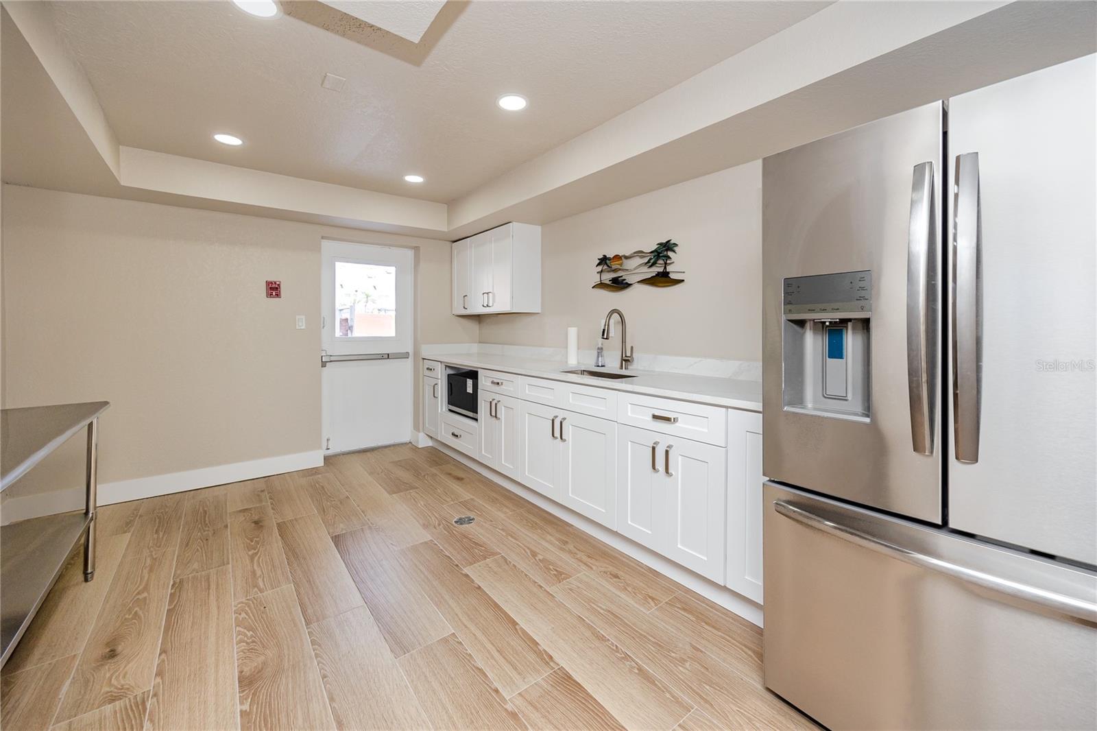 Clubhouse Kitchen at 17940 Gulf Blvd, #17C, Redington Shores, FL 33708
