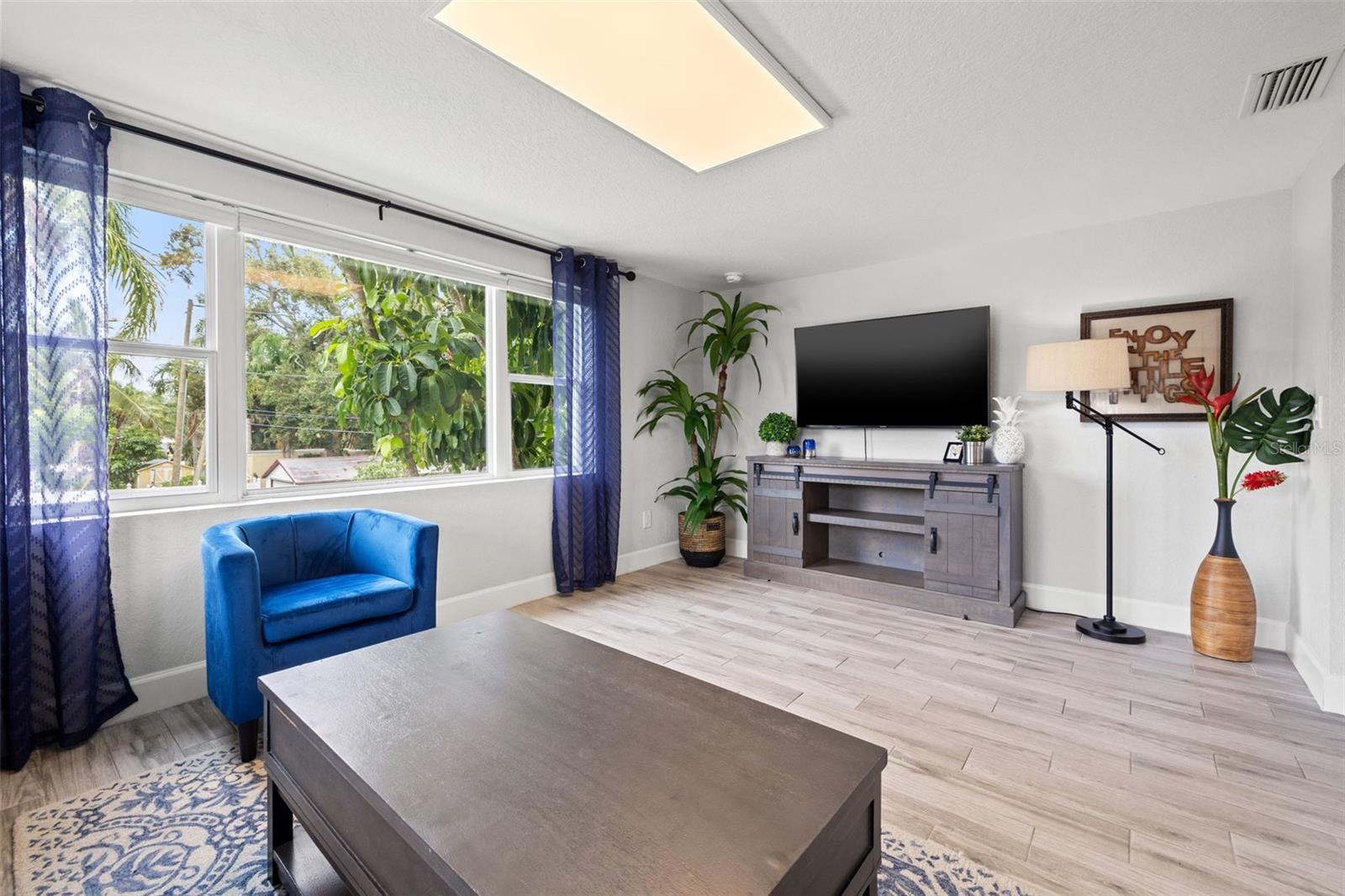 Bonus Living Room