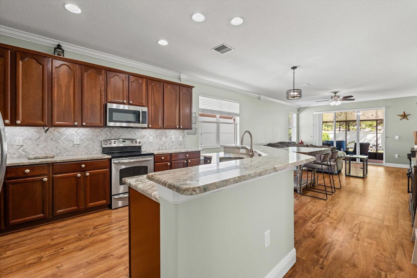 Open Floor Plan - Large Island, 42 Inch Cabinets