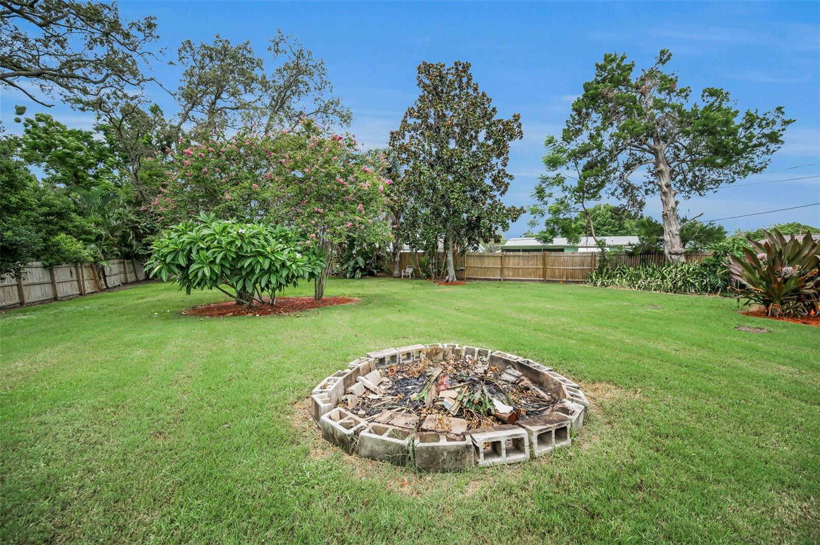 Firepit5022 Forest Hills Dr, Holiday FL