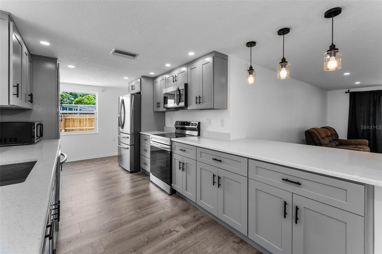 NEW Quartz Counters Kitchen5022 Forest Hills Dr, Holiday FL