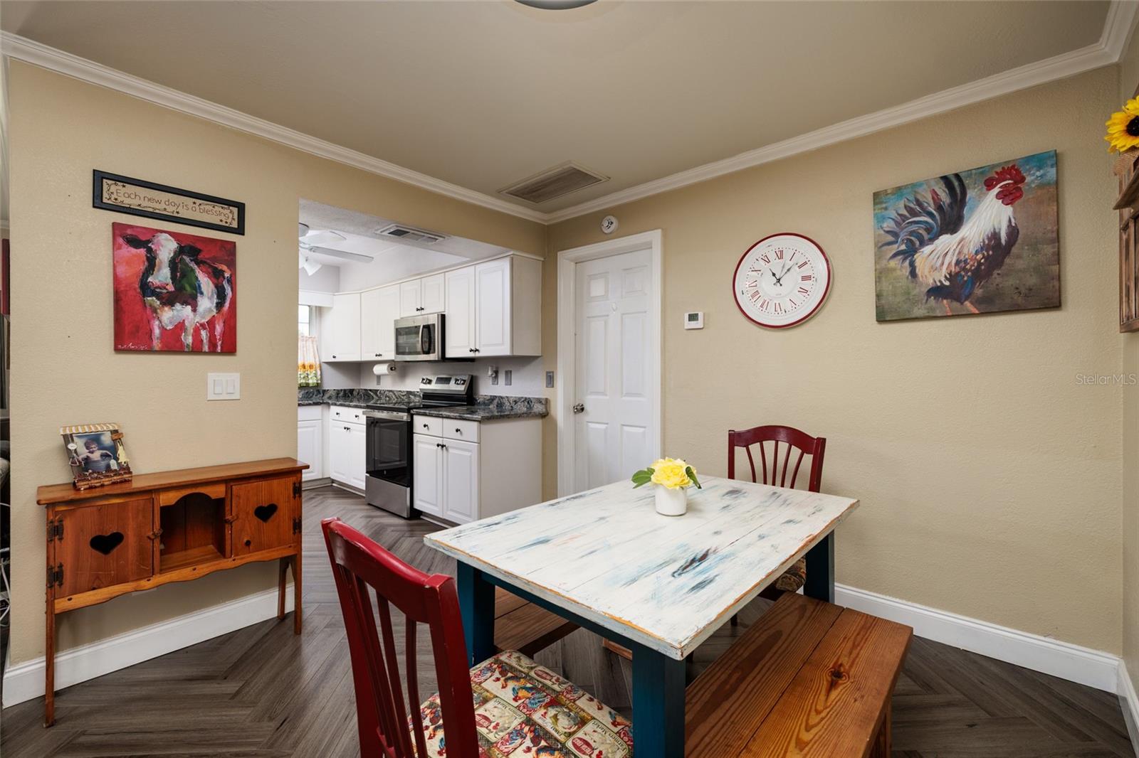 Dining/Breakfast Nook