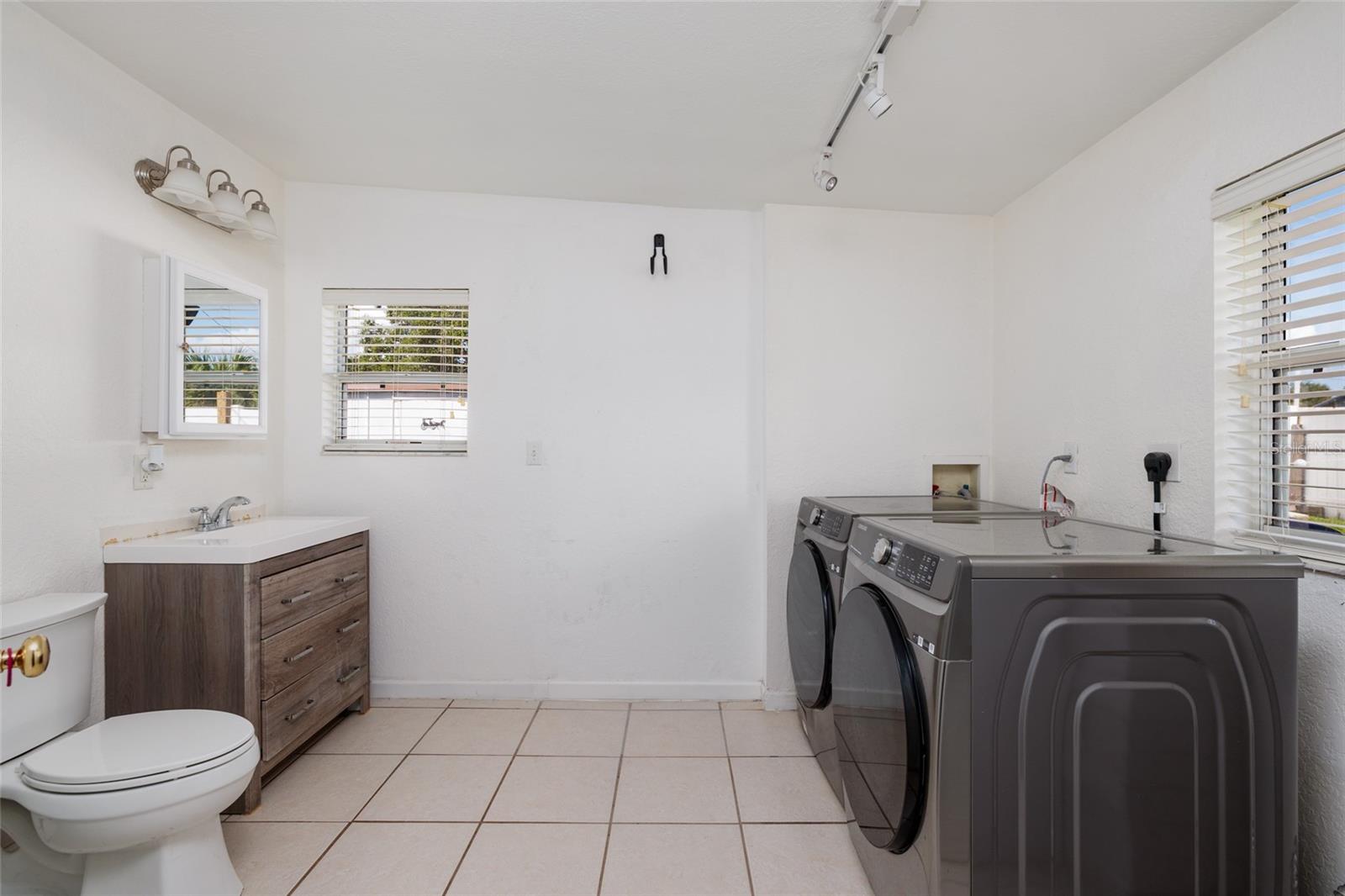 Laundry/2nd Bathroom